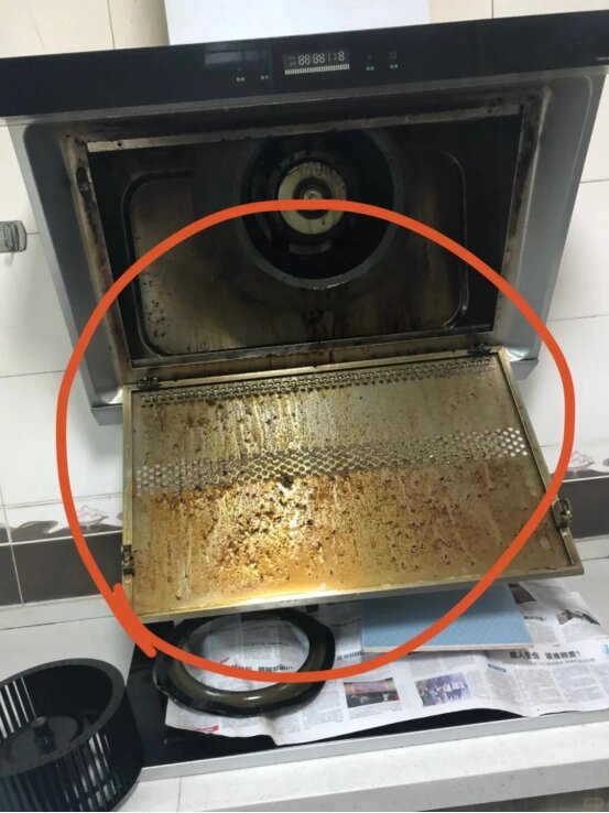 媳妇下单了我们的油烟机清洗服务，上门时婆婆却拦着不让拆
